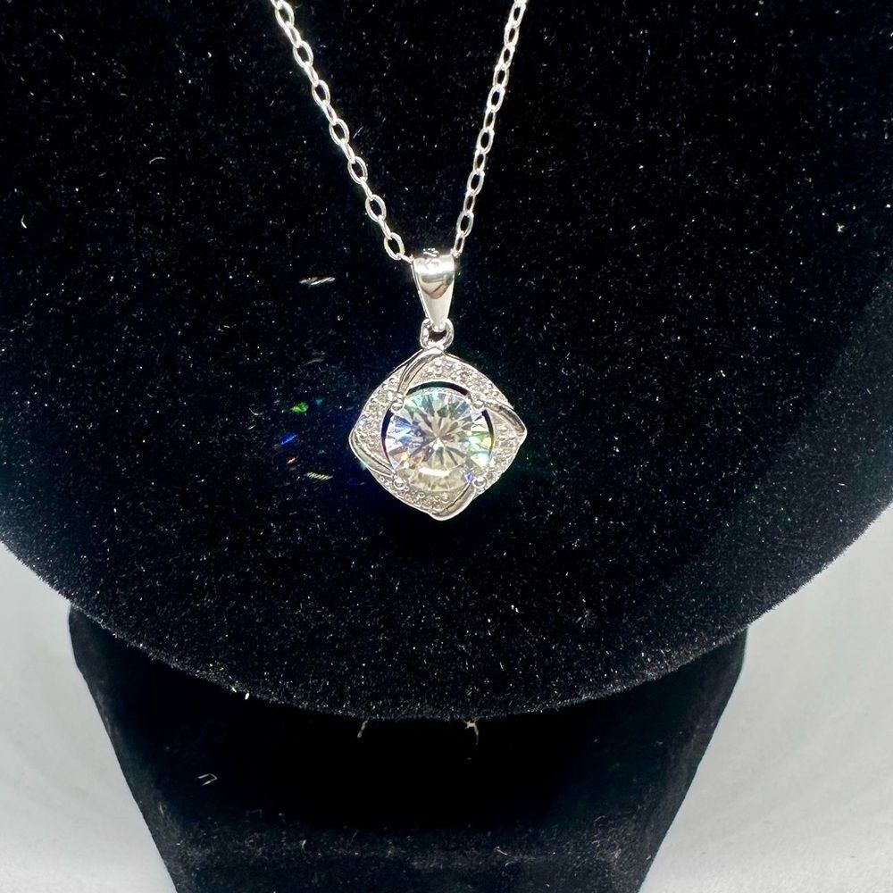Moissanite Diamond Necklace 1 Carat Pendant Round Cut Rose Shape